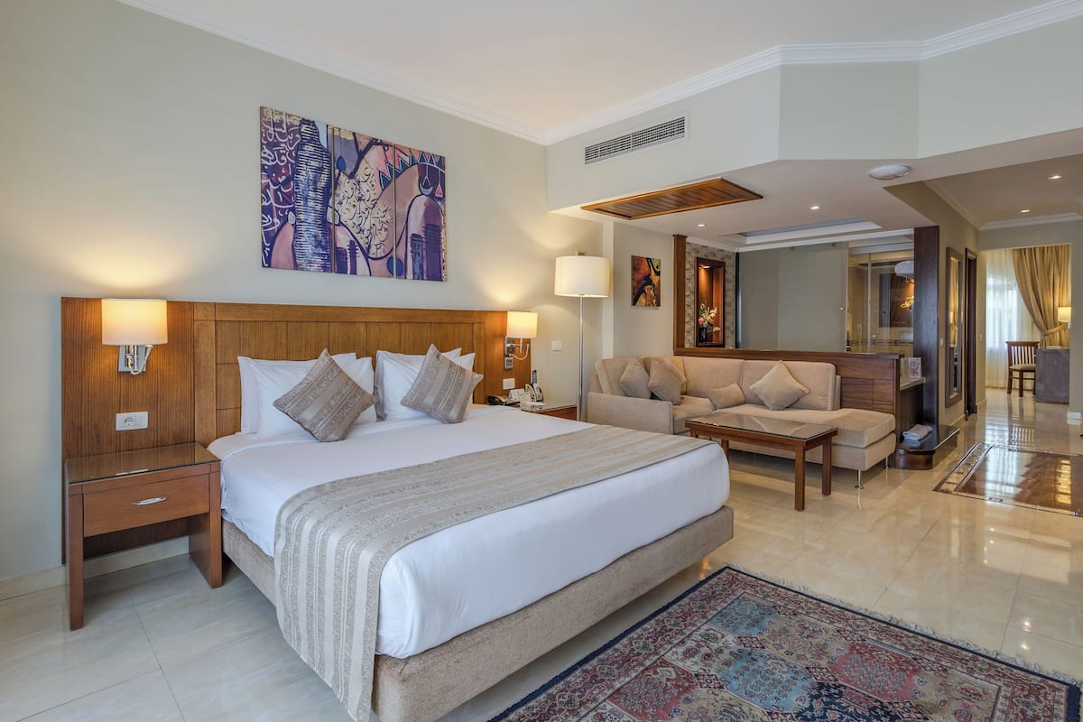 Premium Jacuzzi Suite, Sultan Gardens Resort
 image 8