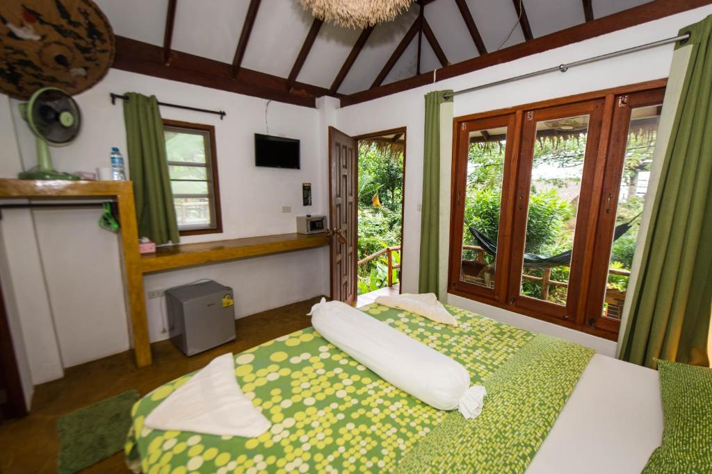 Oasis Koh Chang (Deluxe Bungalow with Pool View) image 6