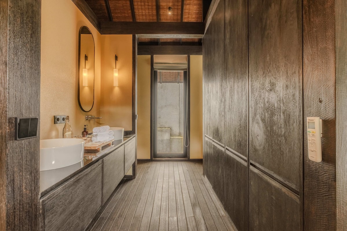Executive Double Room, River View, Rumah Lituhayu
 image 4