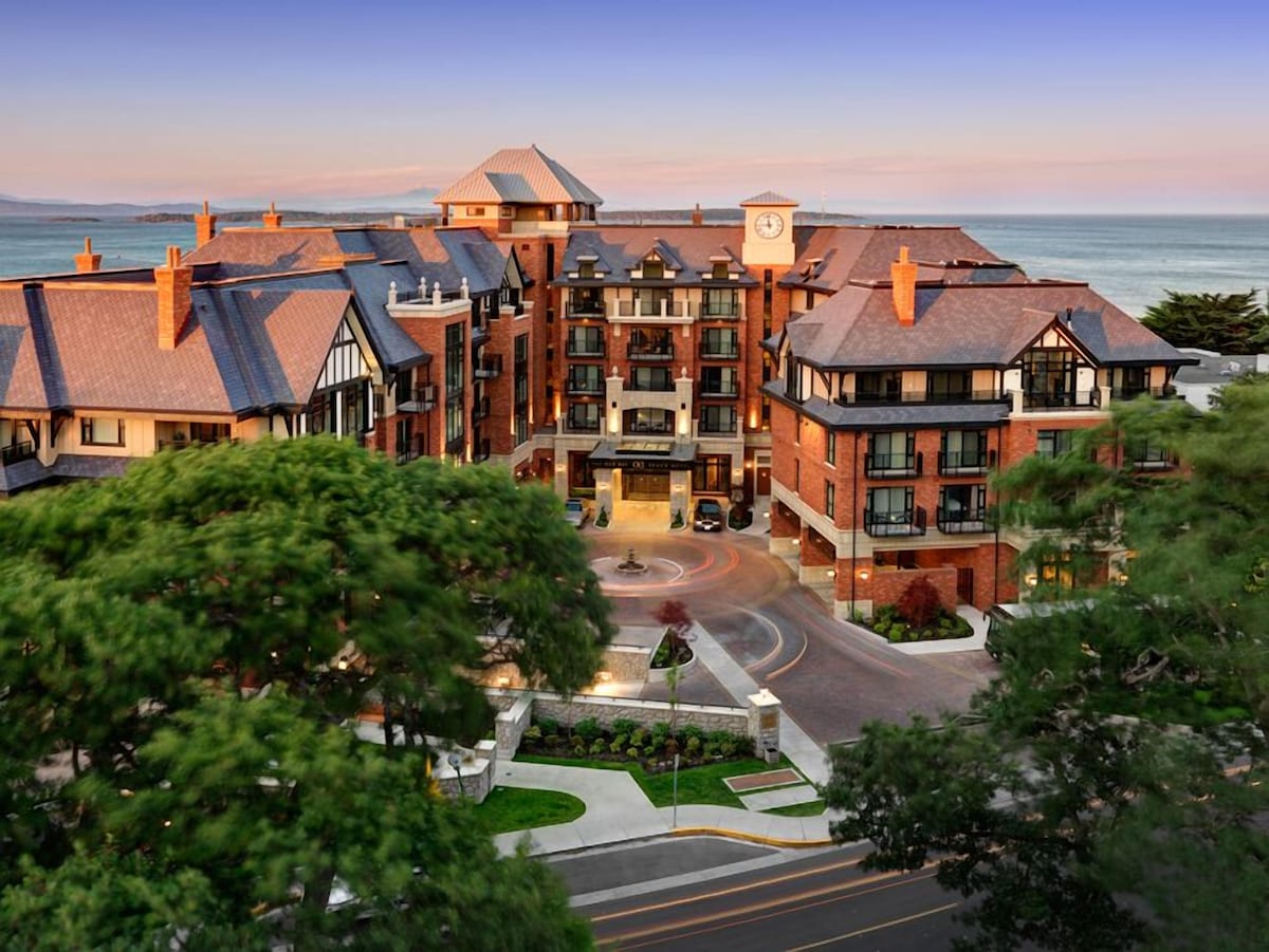Oak Bay Beach Hotel (Double Queen) image 1