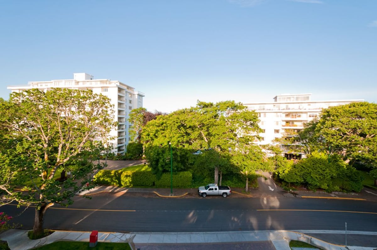 Oak Bay Beach Hotel (Double Queen) image 7