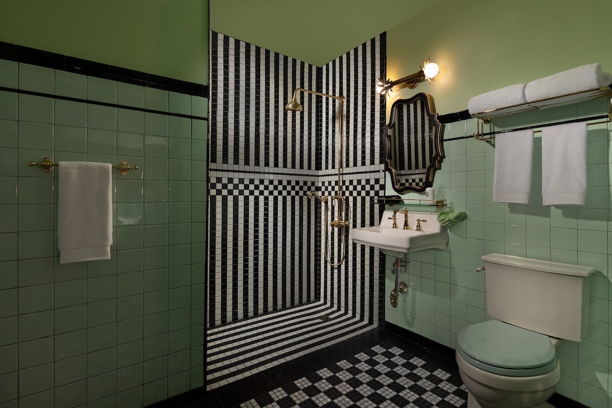 The Lafayette (Double Room) image 6