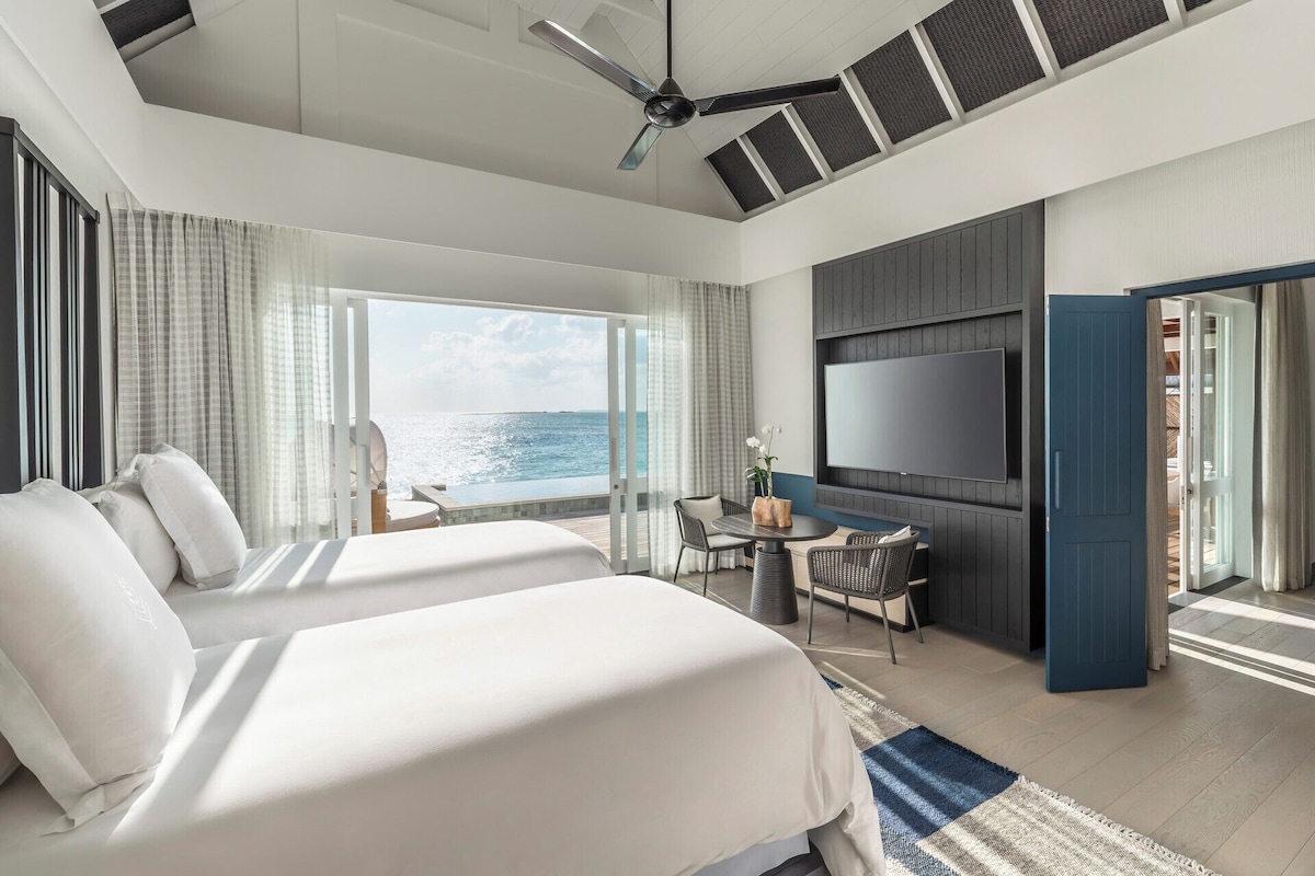 Villa, 1 King Bed (Sunset Water) Landaa Giraavaru image 5
