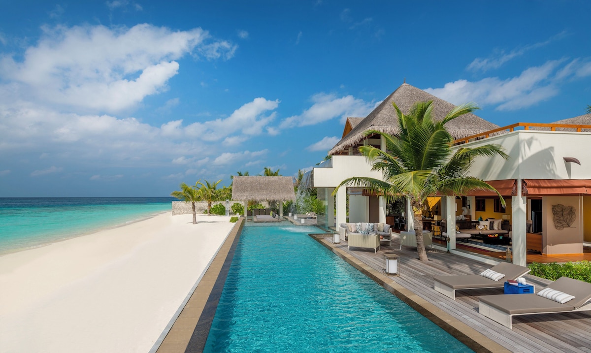 Villa, 1 King Bed (Sunset Water) Landaa Giraavaru image 9