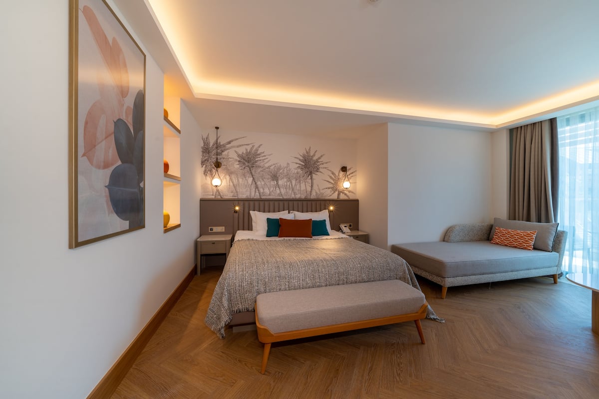 Liberty Fabay Large Room Pool Direct Access image 3