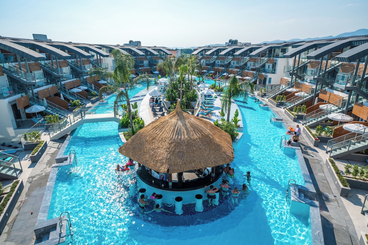Liberty Fabay Large Room Pool Direct Access image 8