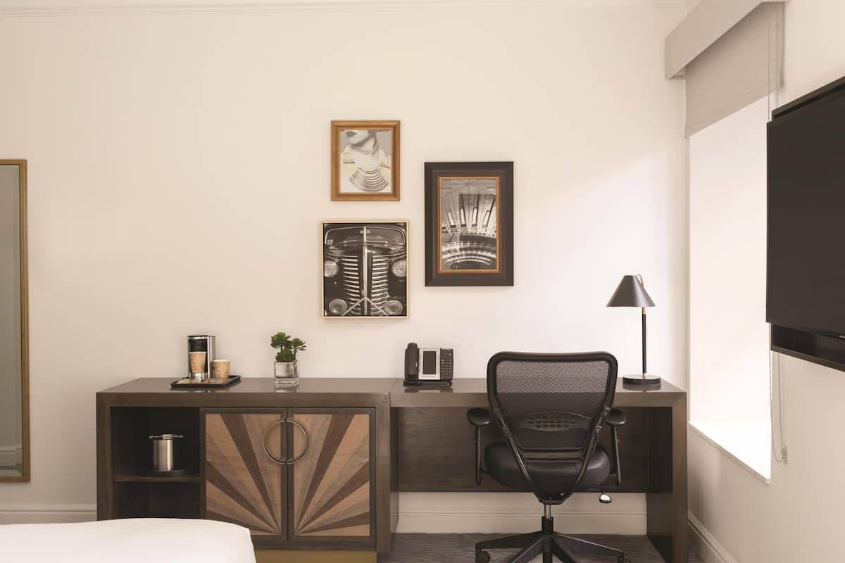 Curio Collection by Hilton Deluxe Room image 4