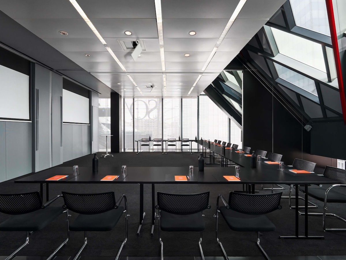 Black Deluxe Suite SO/ Vienna image 1