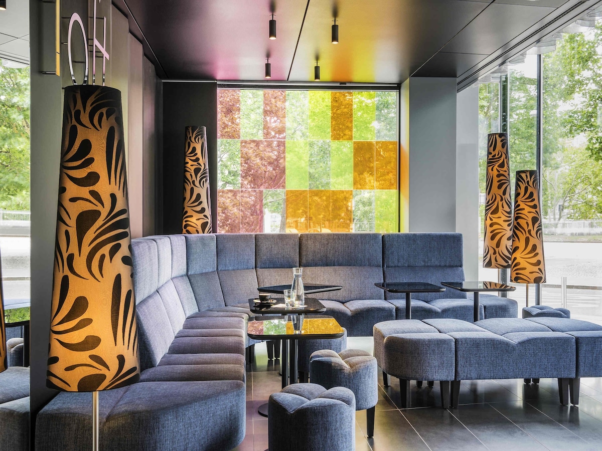 Black Deluxe Suite SO/ Vienna image 3