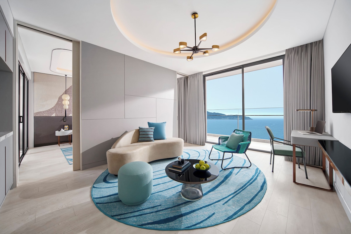 Voco Ma Belle Danang (One Bedroom Seaview Suite) image 3