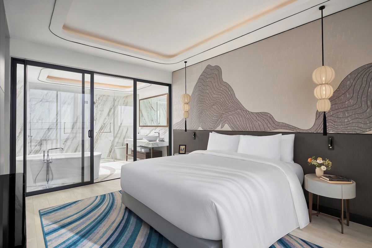 Voco Ma Belle Danang (One Bedroom Seaview Suite) image 4