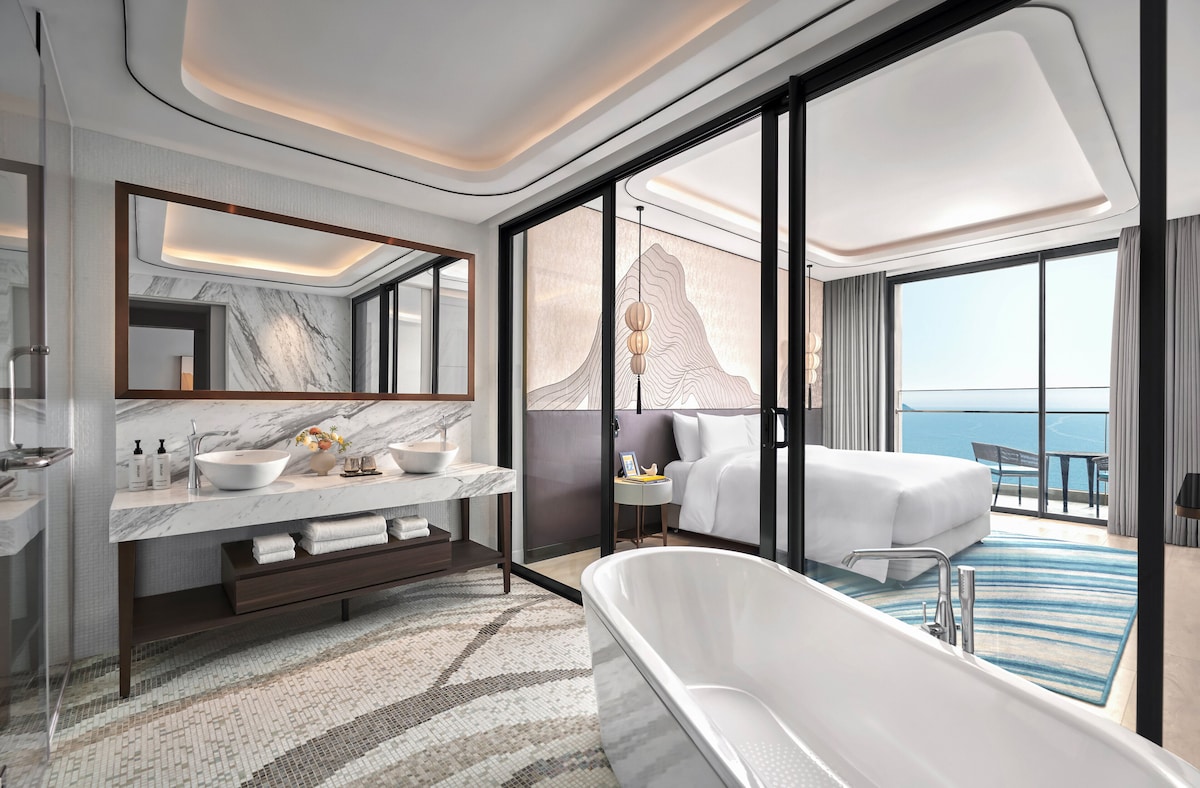 Voco Ma Belle Danang (One Bedroom Seaview Suite) image 5