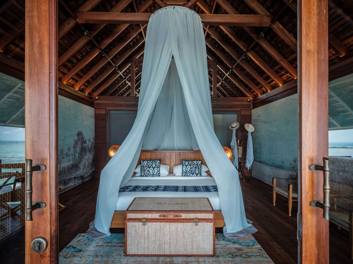 Bawah Reserve (Overwater Bungalow) image 3