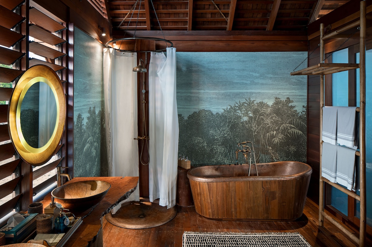 Bawah Reserve (Overwater Bungalow) image 6