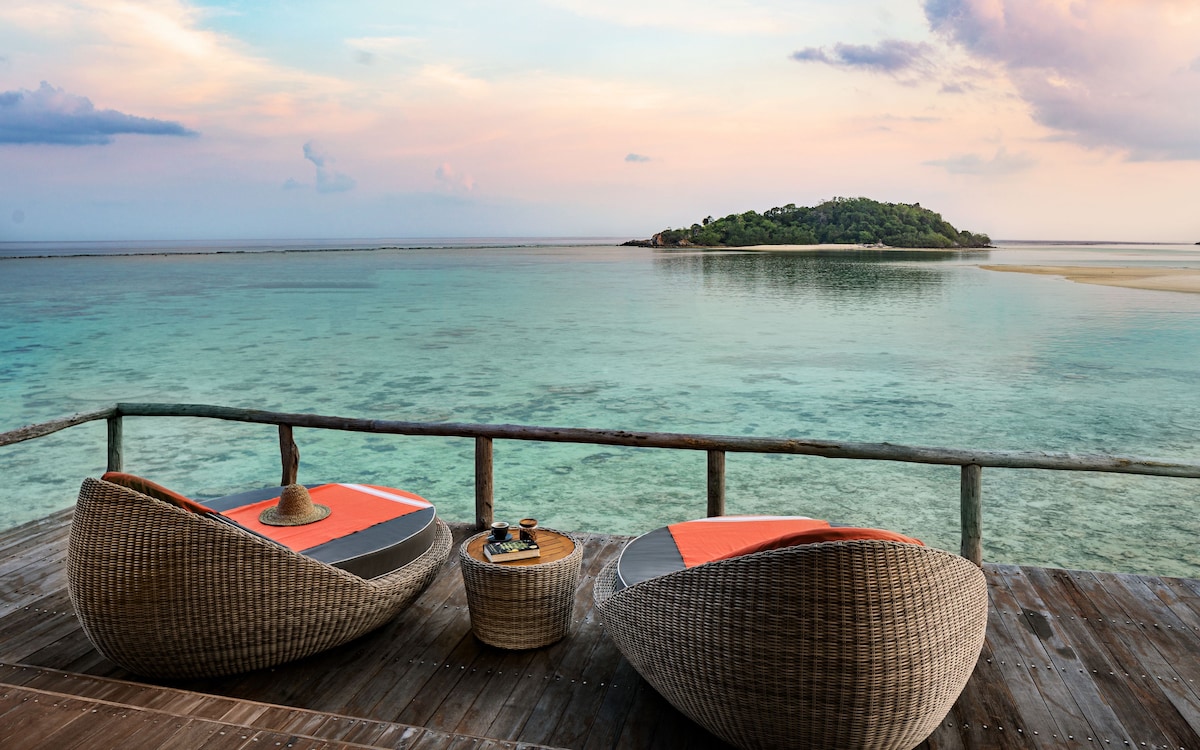 Bawah Reserve (Overwater Bungalow) image 7