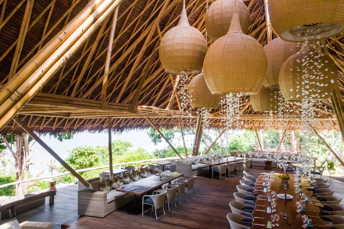 Bawah Reserve (Overwater Bungalow) image 8