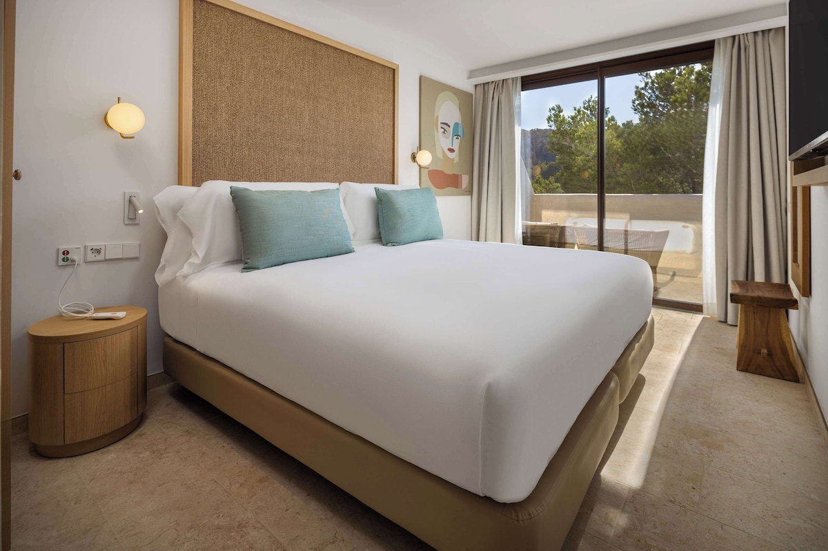 Cala San Miguel Ibiza (Superior King Room) image 4