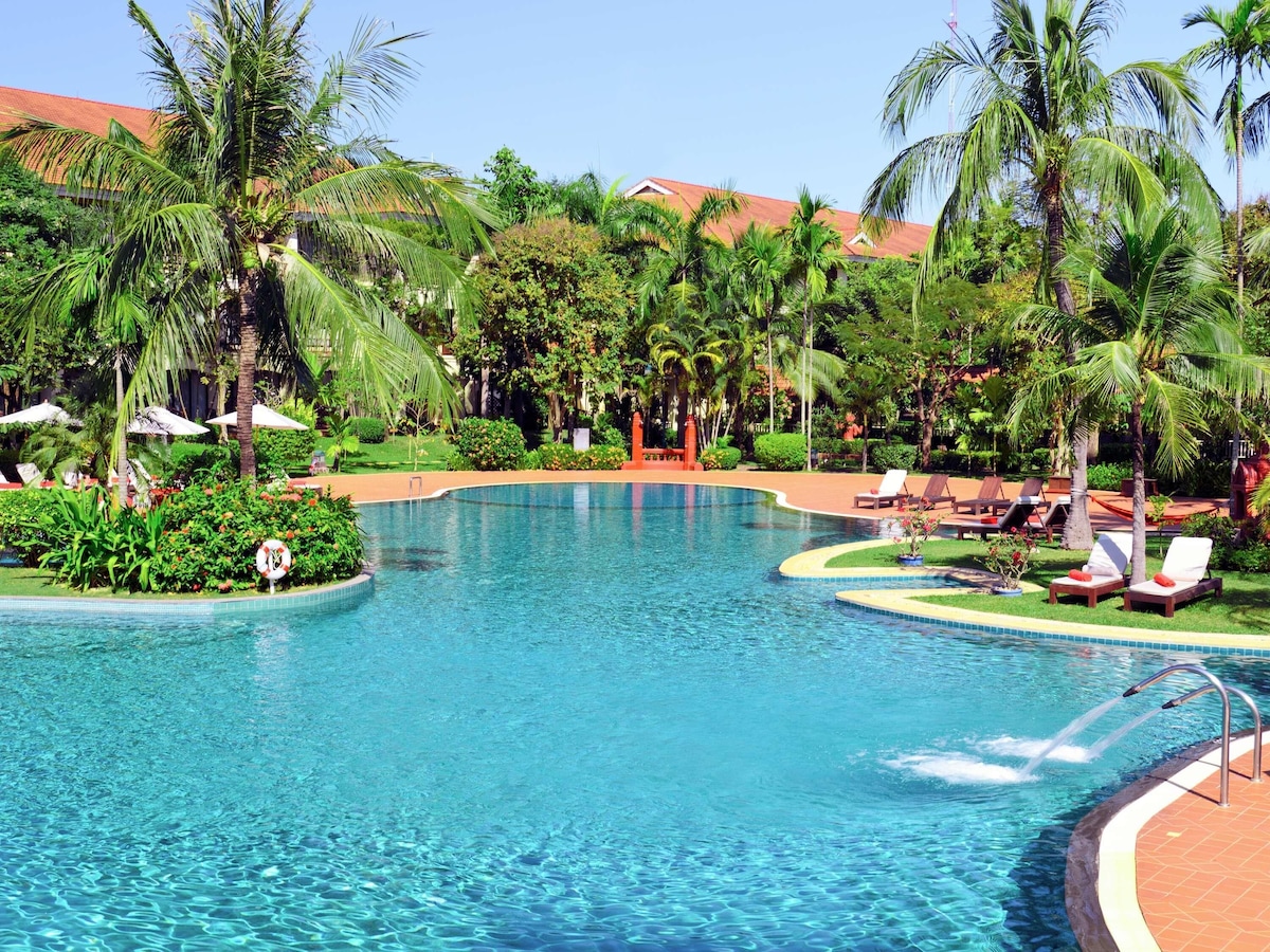 Sofitel Angkor Phokeethra (King Room) image 9