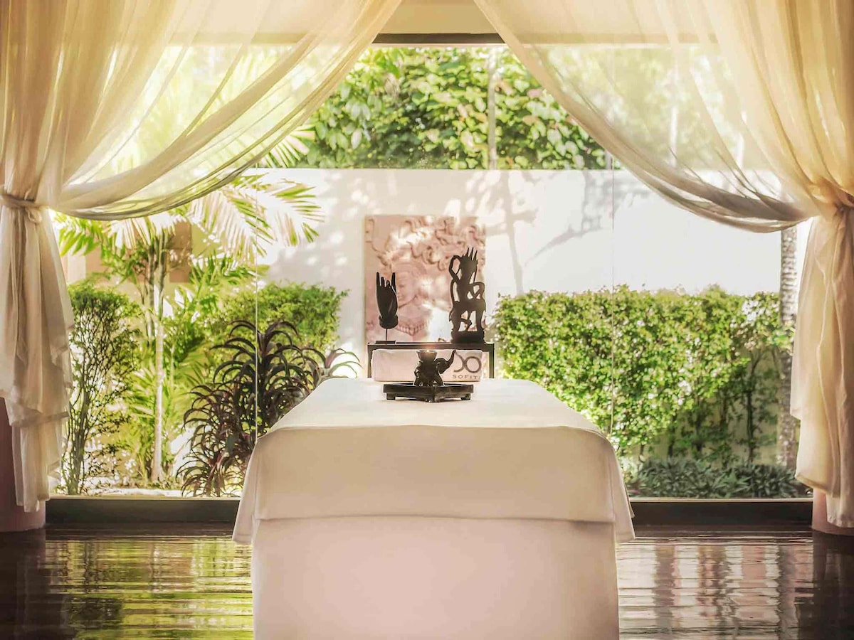 Sofitel Angkor Phokeethra (King Room) image 10