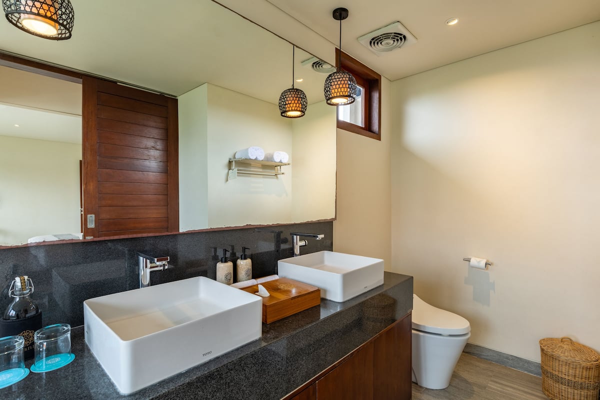Grand Villa, 2 Bedrooms Theanna Villa and Spa Cang image 1