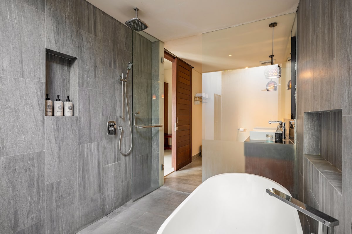 Grand Villa, 2 Bedrooms Theanna Villa and Spa Cang image 2