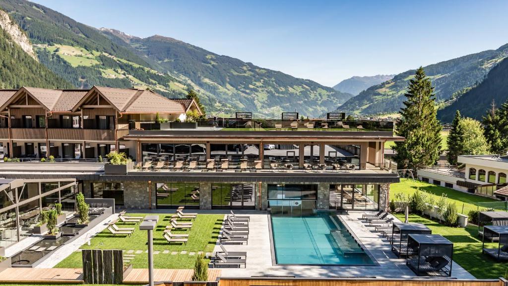 Hotel Berghof (Deluxe Suite)
 image 1