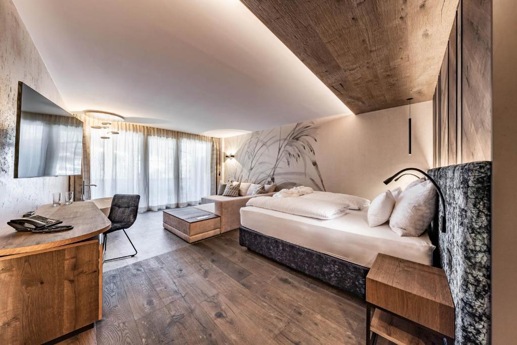 Hotel Berghof (Deluxe Suite)
 image 2