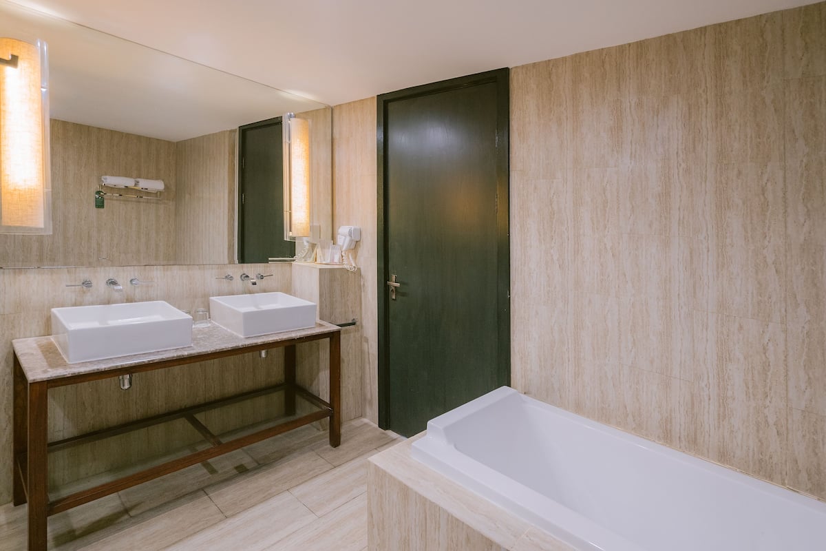 Lv8 Resort Hotel Suite, 1 Bedroom, Ocean View image 1