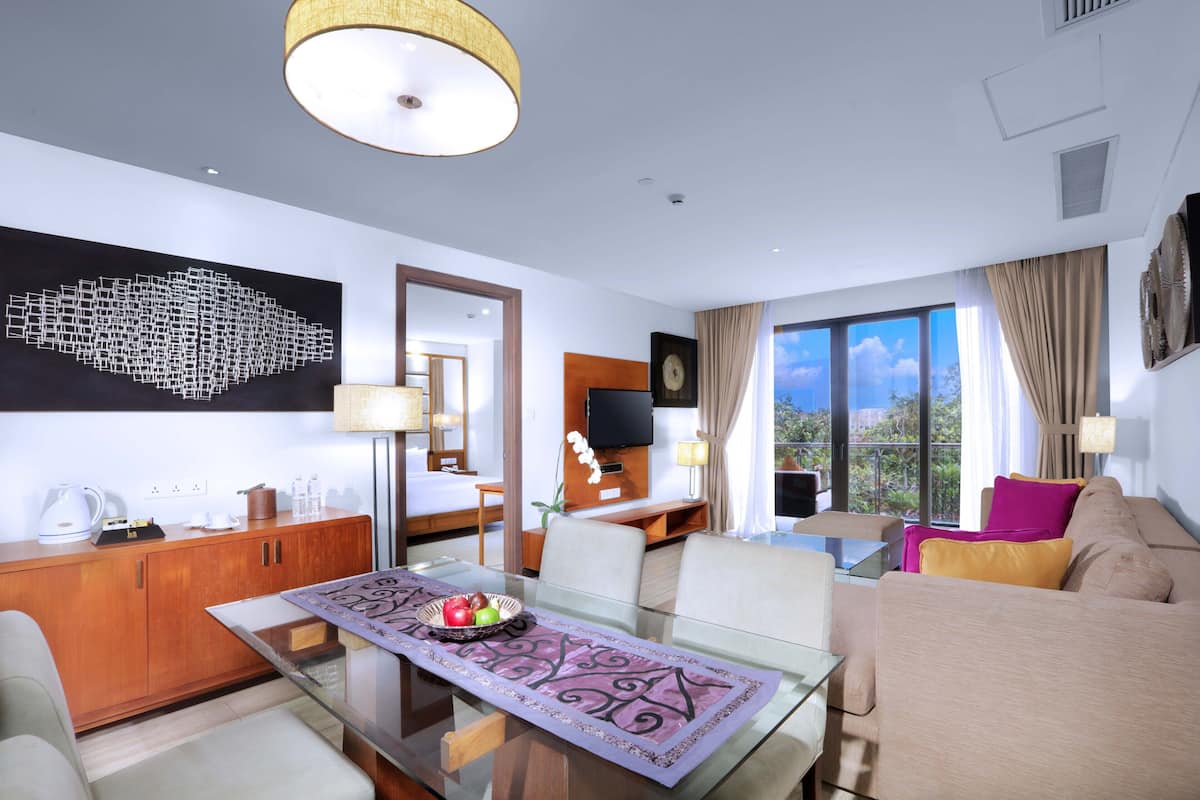 Lv8 Resort Hotel Suite, 1 Bedroom, Ocean View image 4