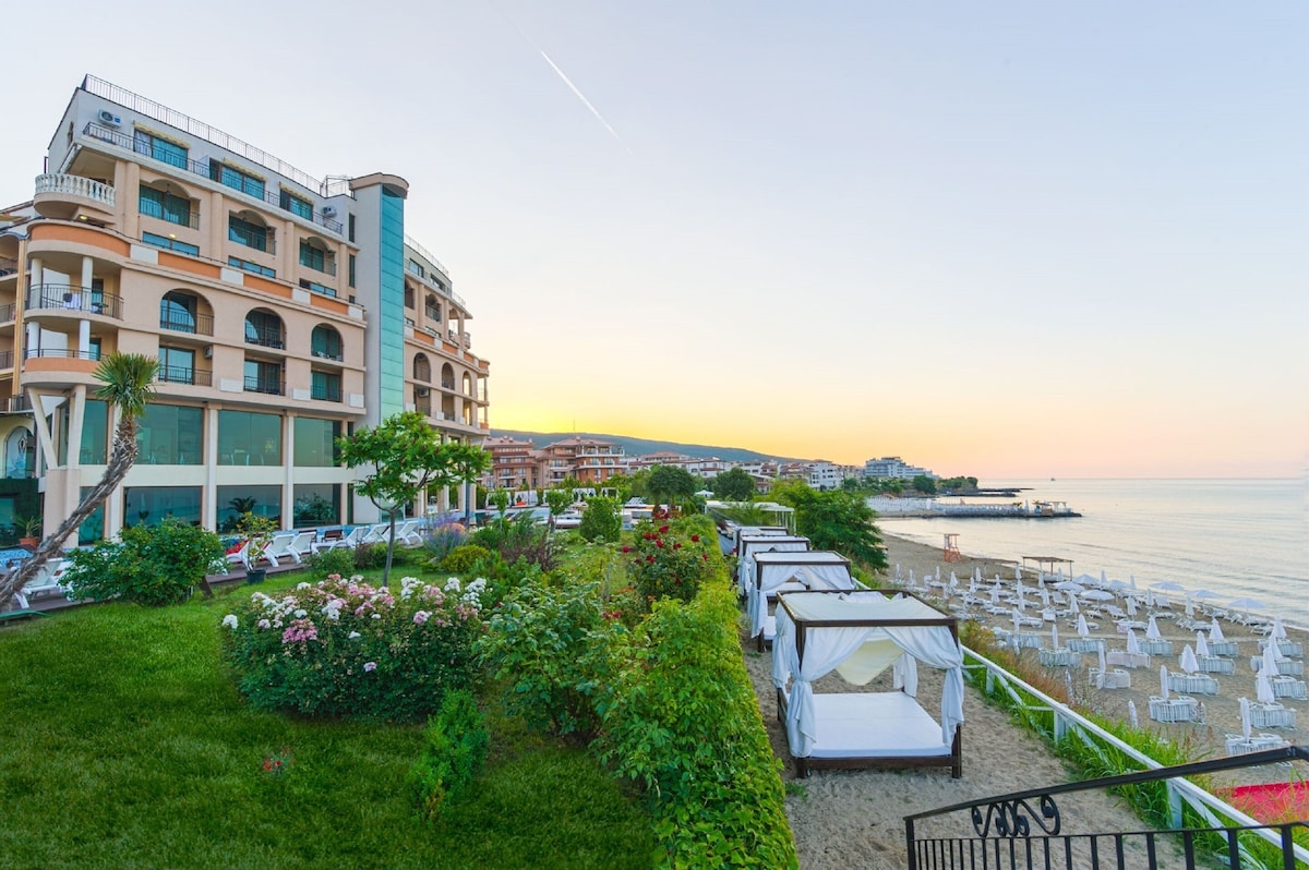 Grand Hotel Sveti Vlas (Deluxe Room) image 1