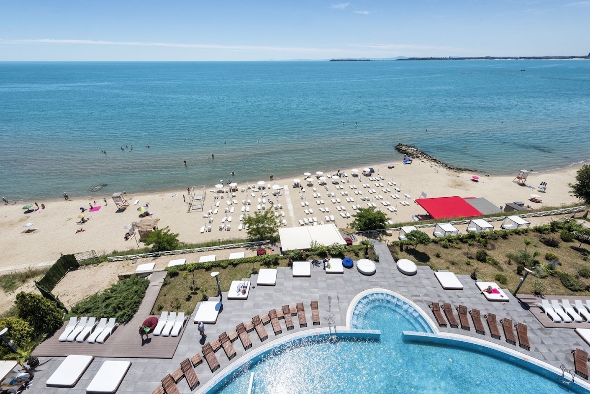 Grand Hotel Sveti Vlas (Deluxe Room) image 5