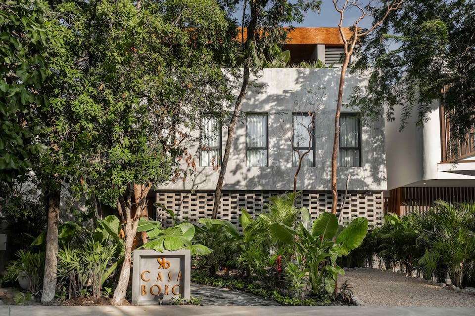Architectural Jungle Villa image 4