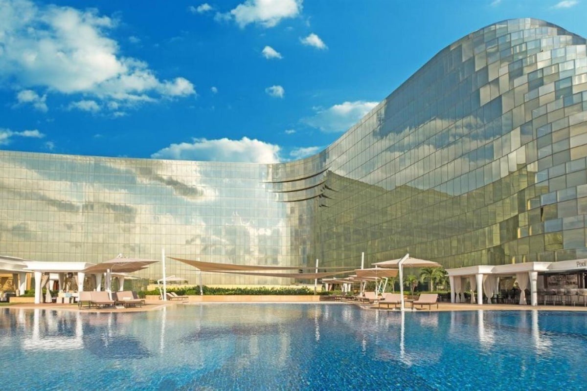 Okada Manila (Deluxe King Room) image 2