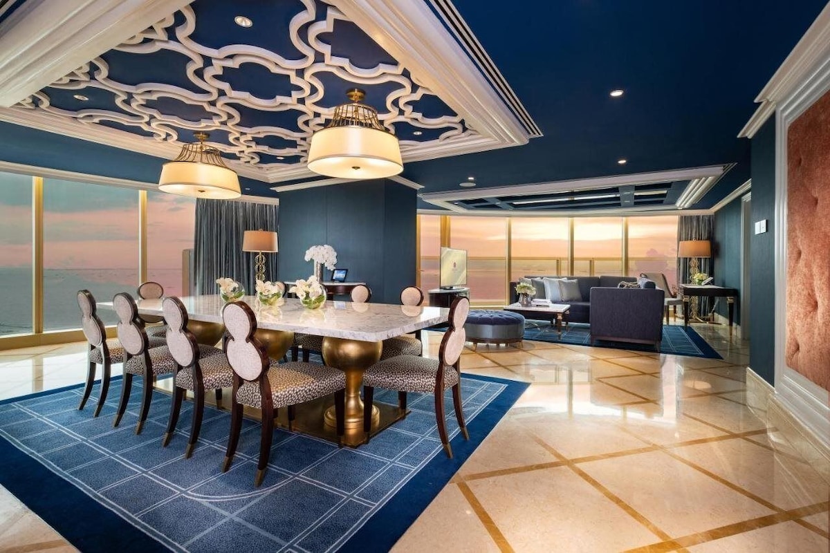 Okada Manila (Deluxe King Room) image 4