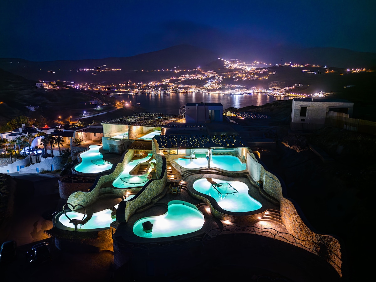 Agalia Luxury Suites (Deluxe with Sea View) image 1