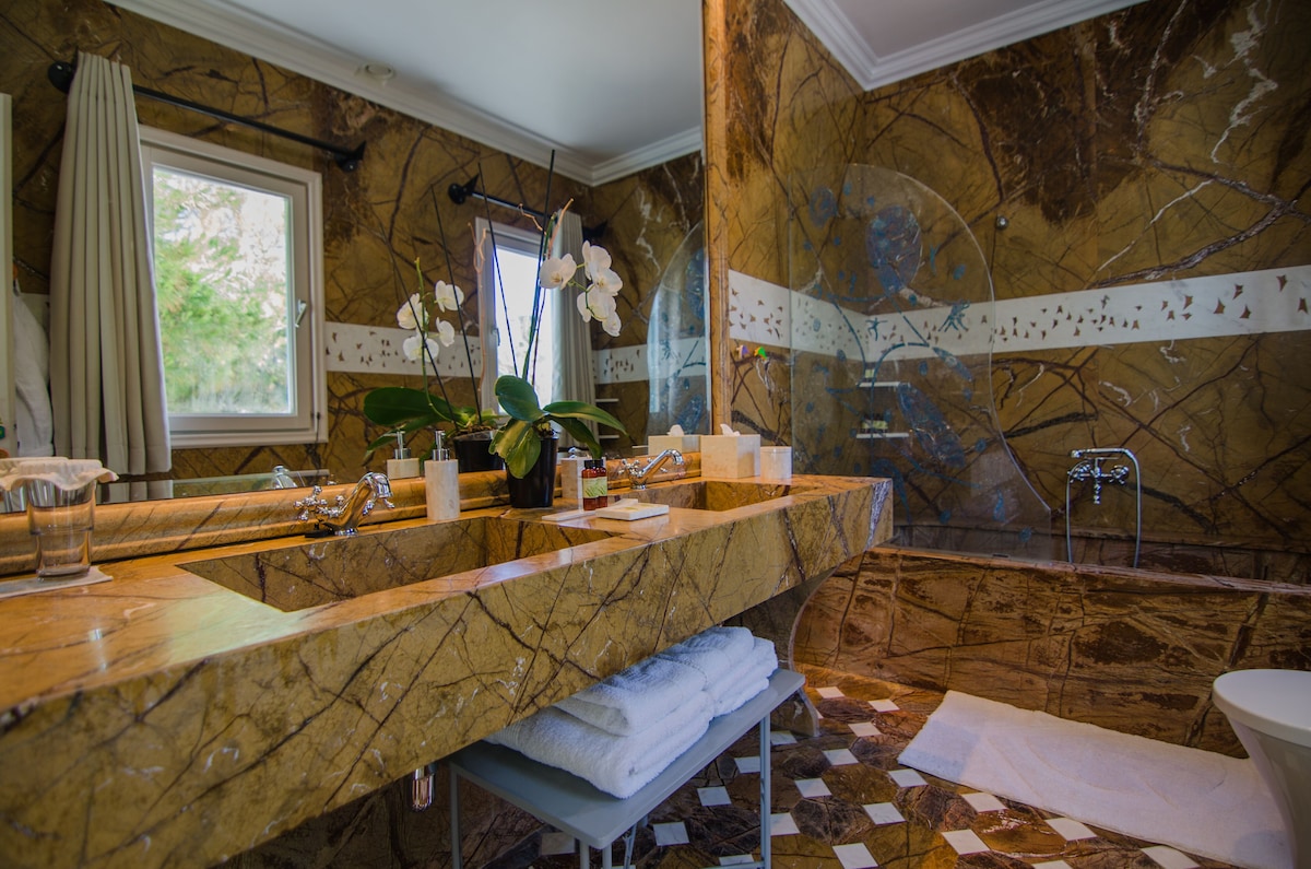 Agalia Luxury Suites (Deluxe with Sea View) image 7