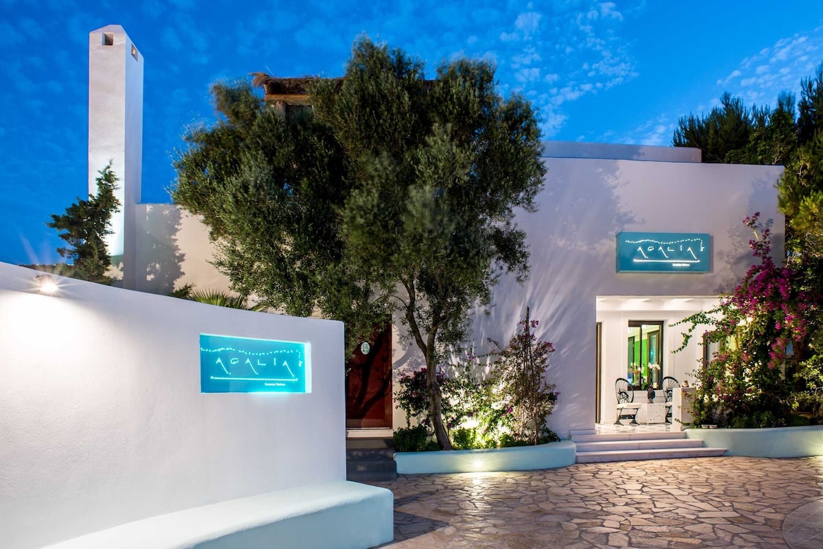 Agalia Luxury Suites (Deluxe with Sea View) image 8