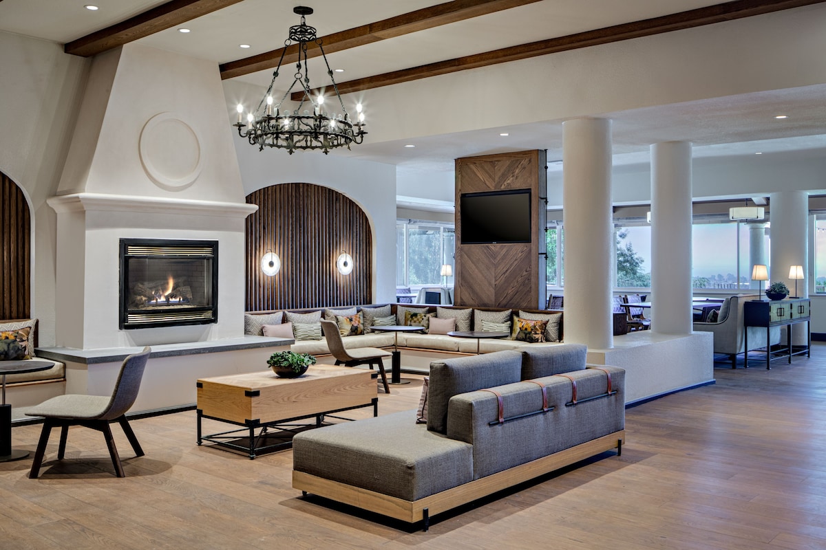 Chaminade Resort (King Resort with Patio) image 2