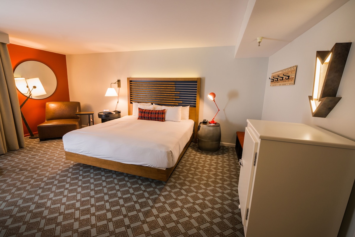 Chaminade Resort (King Resort with Patio) image 3