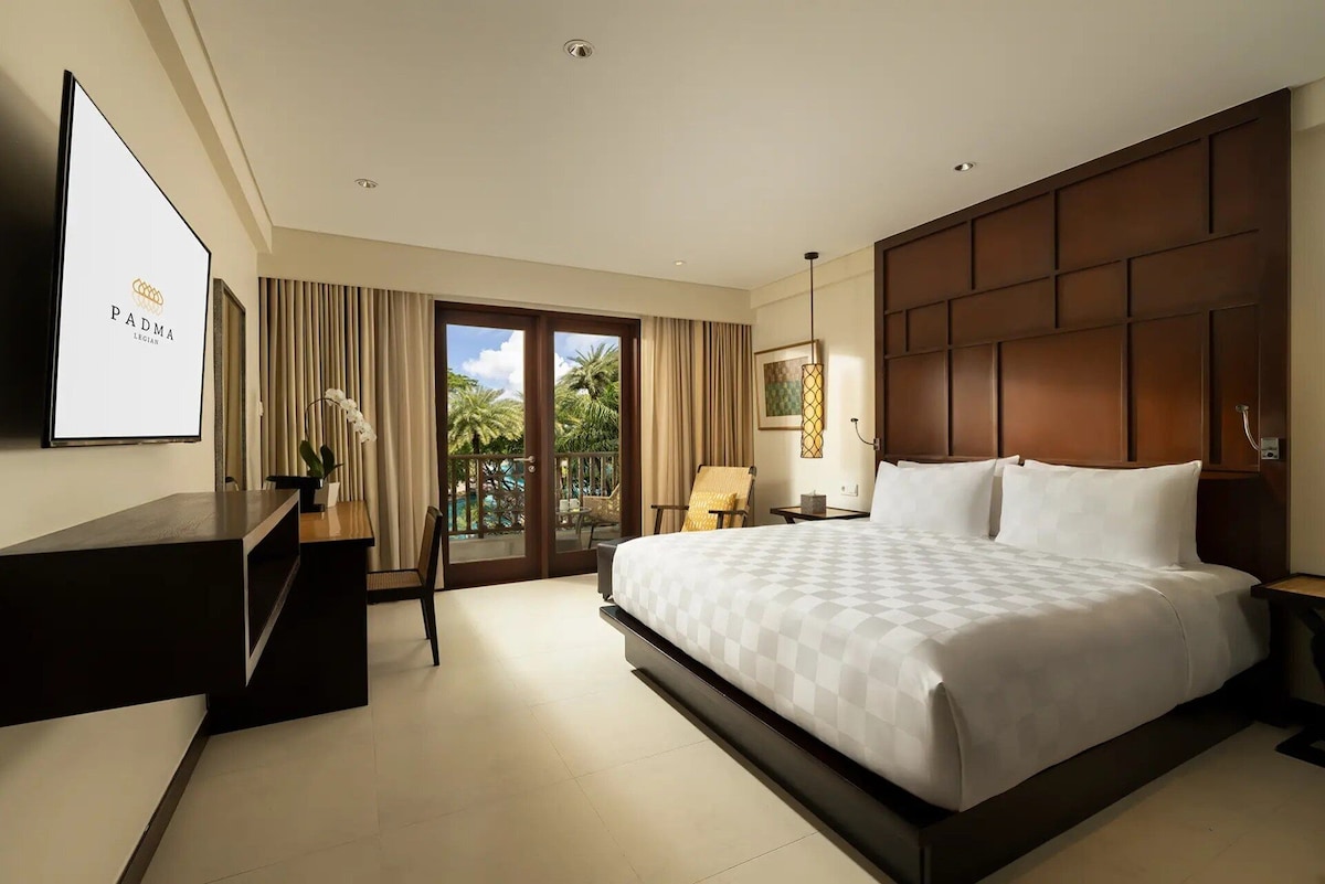 Padma Resort Legian Deluxe Lagoon View Room image 4