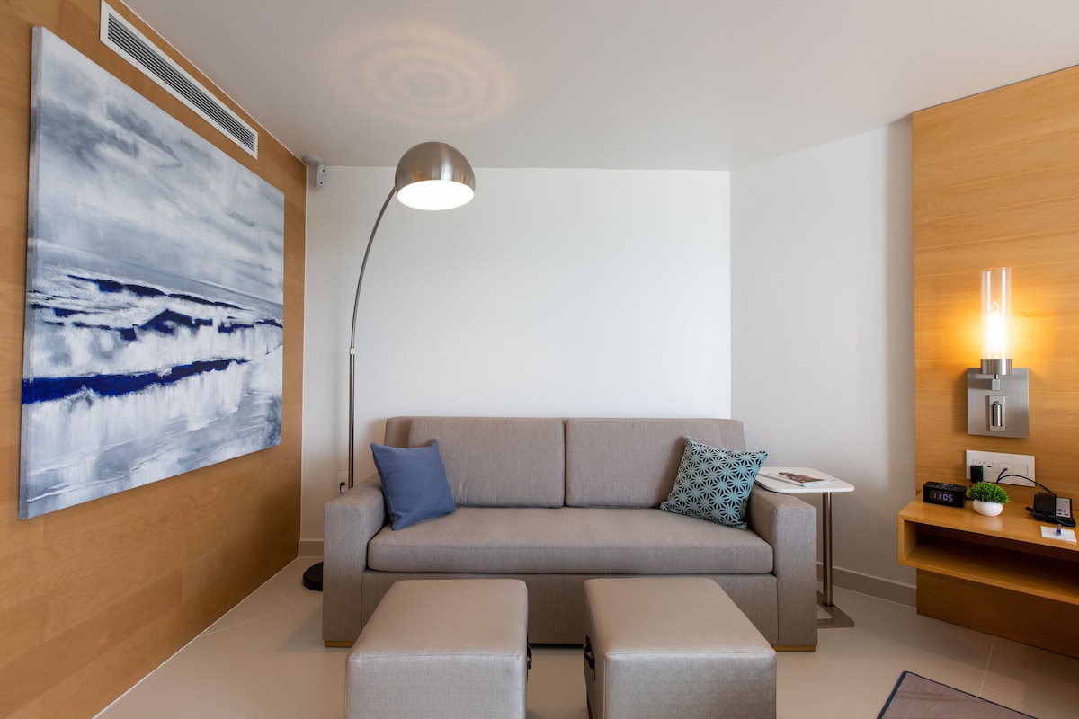 The Morgan (King Oceanview Guestroom) image 2