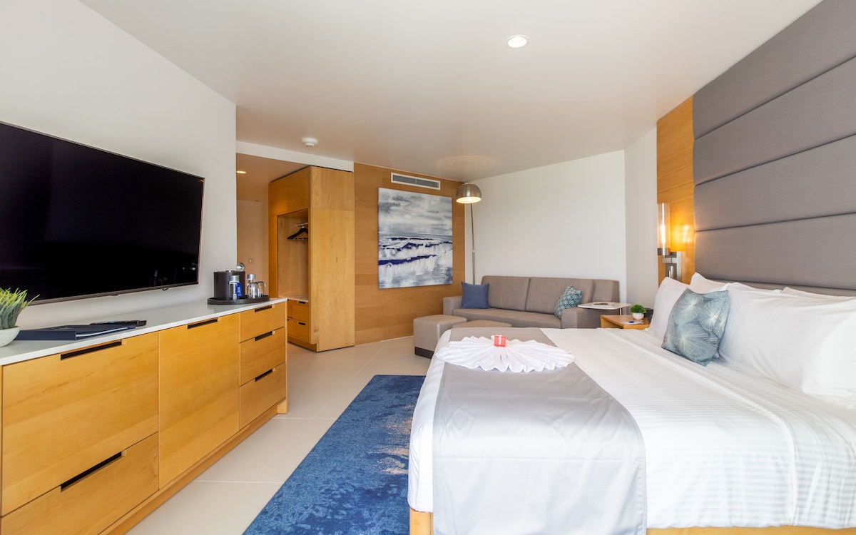 The Morgan (King Oceanview Guestroom) image 3