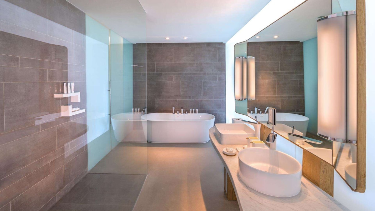 Nikki Beach Resort (Covet King Room) image 7