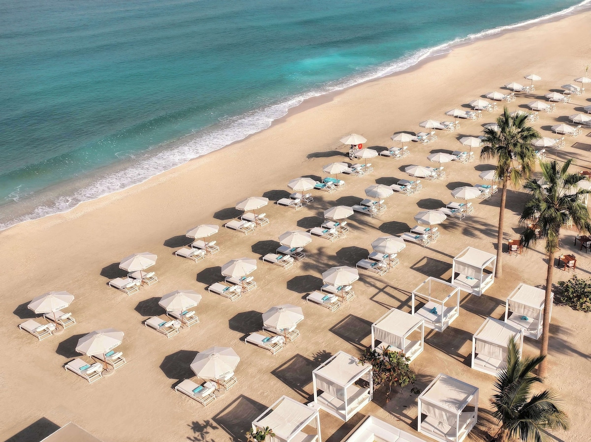 Nikki Beach Resort (Covet King Room) image 10