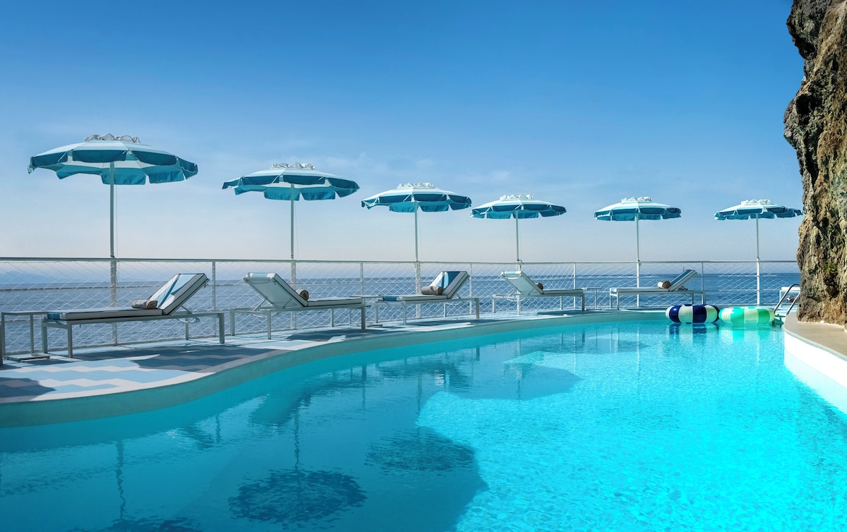 Miramalfi (Superior Room with Sea View) image 1