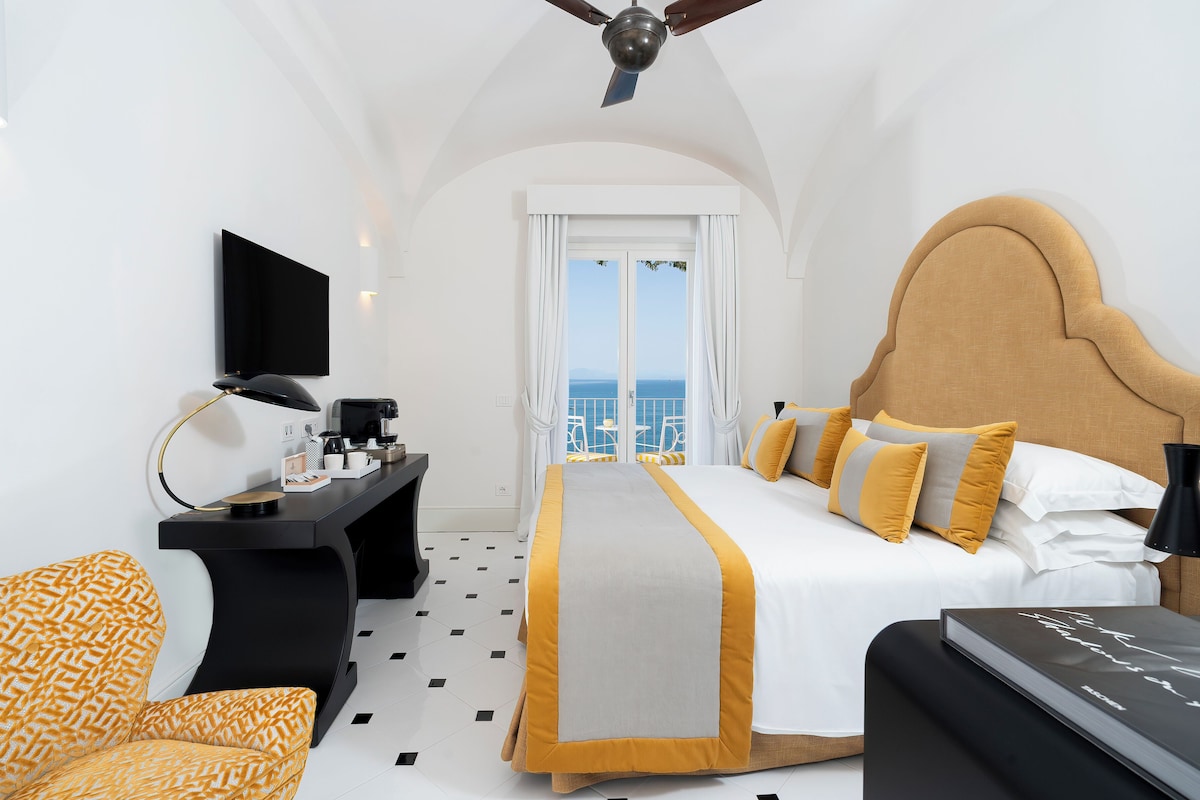 Miramalfi (Superior Room with Sea View) image 3