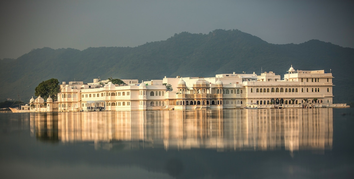 Taj Lake Palace (Palace Room) image 1