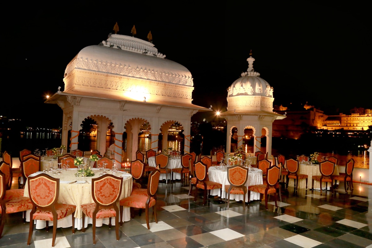 Taj Lake Palace (Palace Room) image 3