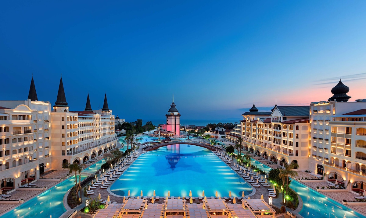 Mardan Palace (Deluxe Room)
 image 1