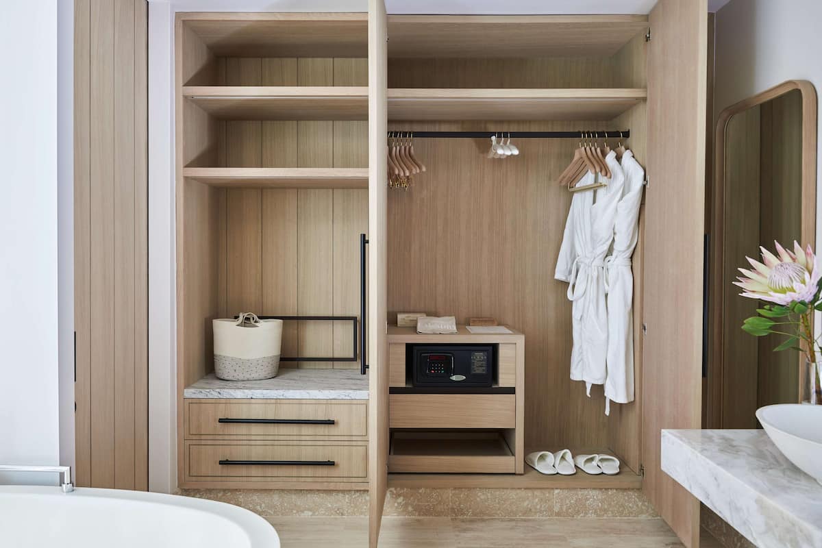 1 King Bed, Mountain View, One&Only Cape Town
 image 4